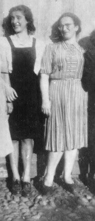 Irma Weisz née Schotten with her daughter Hilda, circa 1936.