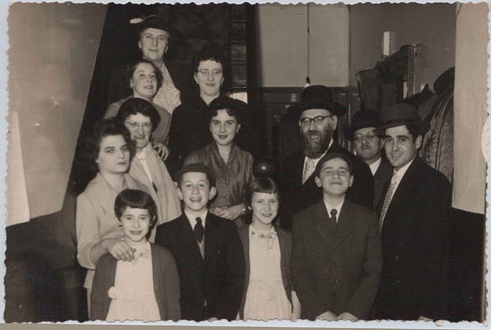 Ilonka Schotten (top) and her daughter Lisl (second row from bottom far left) visited the Balkinds in 1956. 