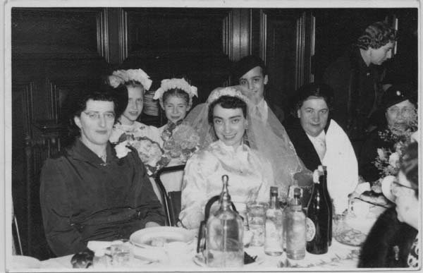 The bride Lici Nichtburg sitting next to her aunt Anna Balkind née Schotten, 1955. 