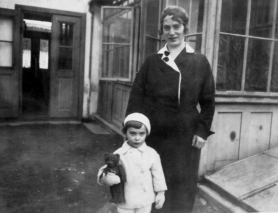 Helene Schotten Nichtburg with her son, Baruch, in happier times